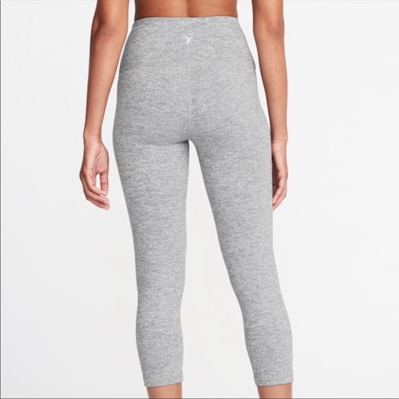 Old Navy Compression Cropped Leggings - Picture 2 of 5